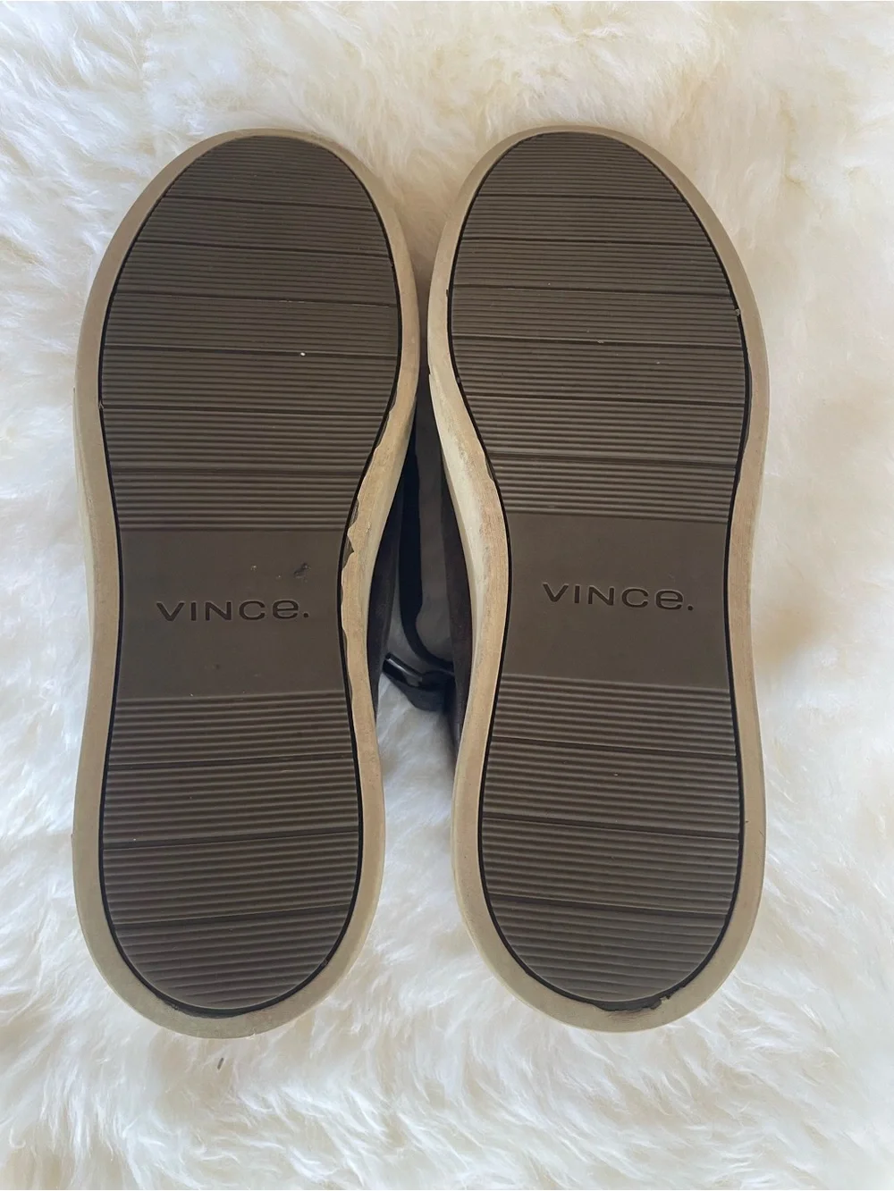 Vince Men's Gray Suede Chukka Boots